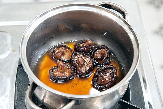 luộc nấm đông cô ăn chung với mì lạnh luộc nấm đông cô ăn chung với mì lạnh